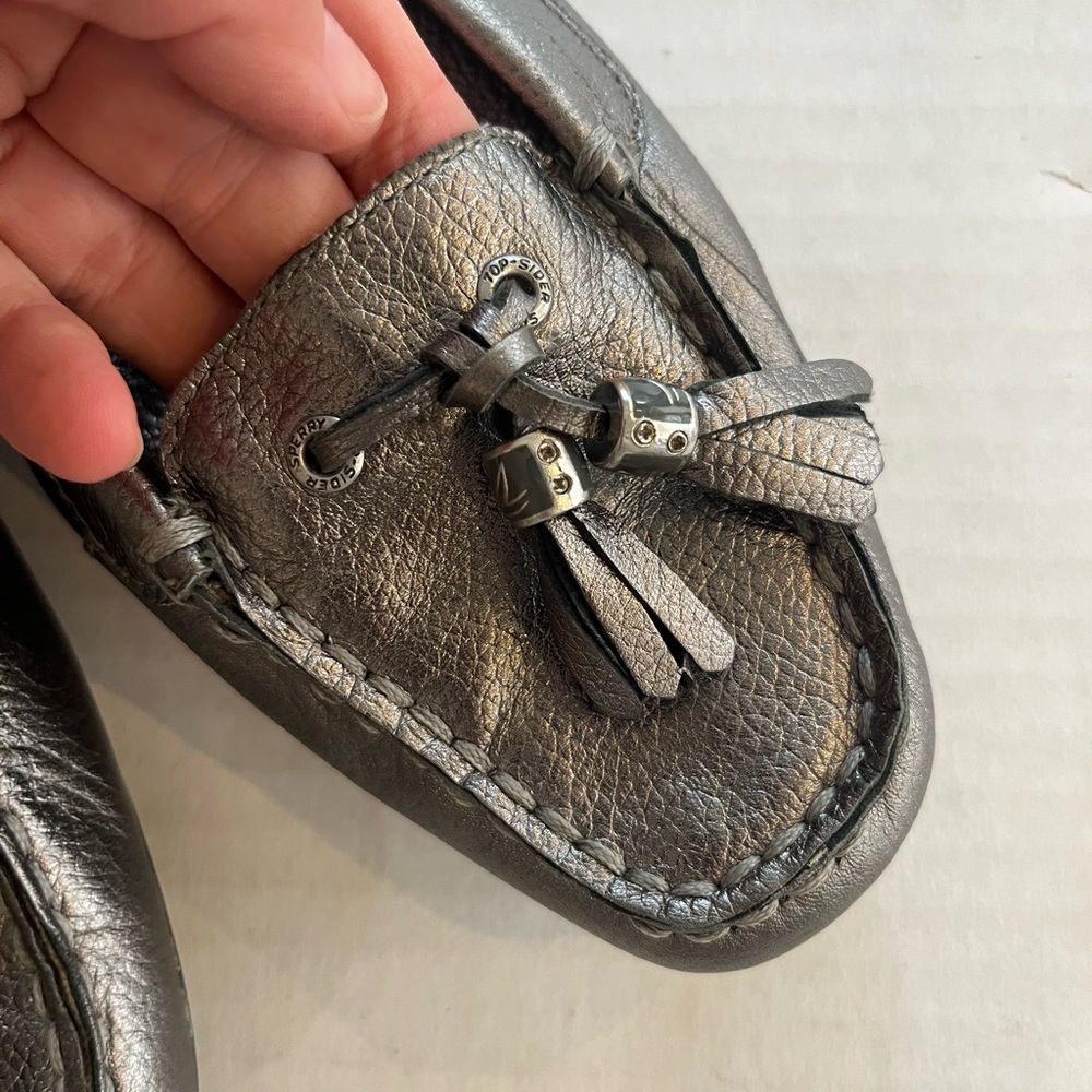 Sperry Topsider Metallic boat shoes flats silver with tassel EUC size 7 - Picture 4 of 10